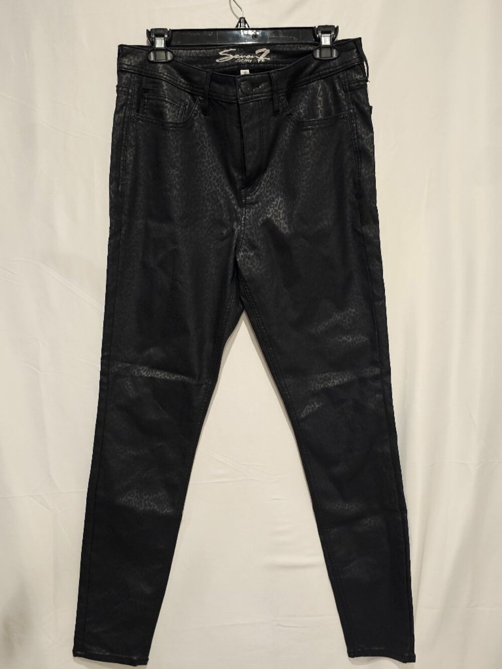 Seven7 Women's Size 12 Black Coated Snake Print Skinny Jeans - Trendy Style